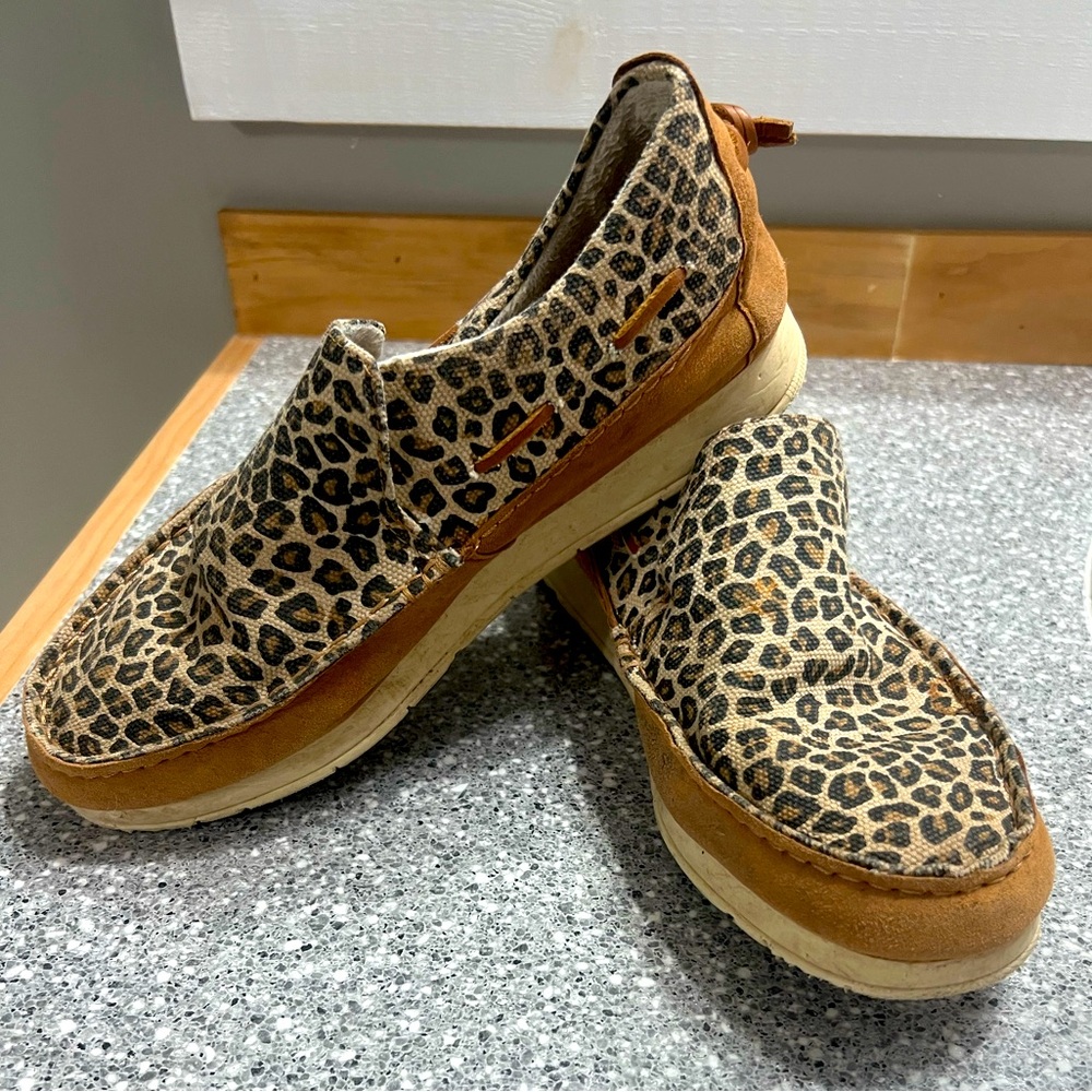 Sperry slip on shoes